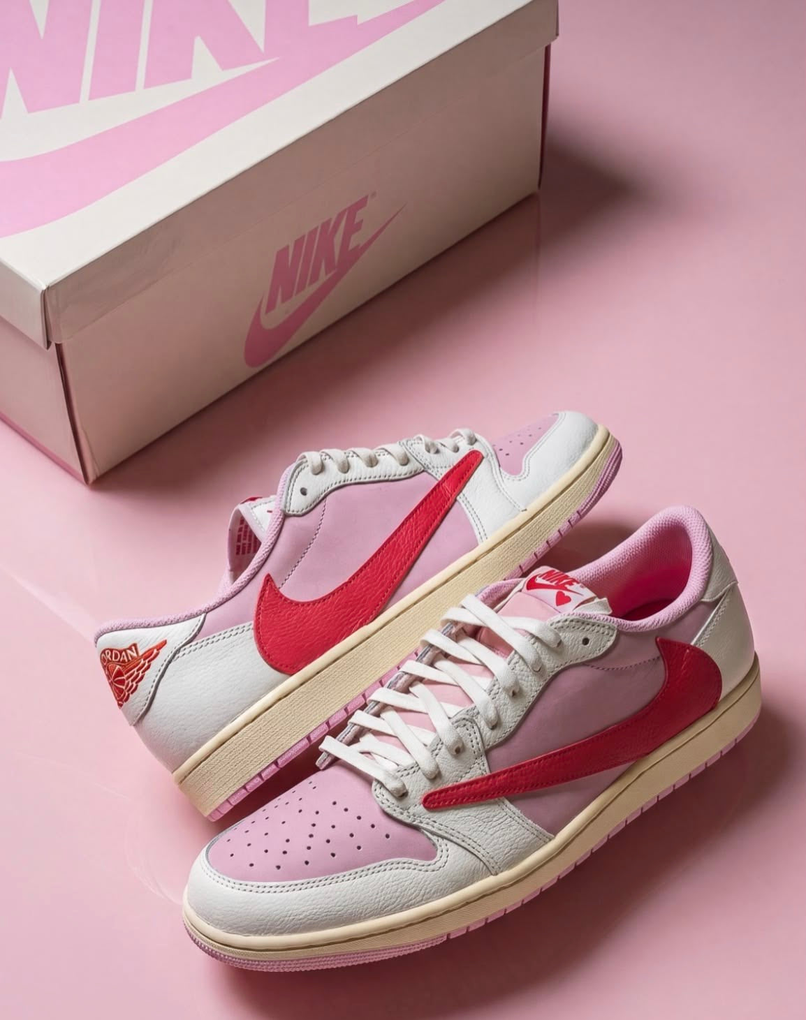 NIKE