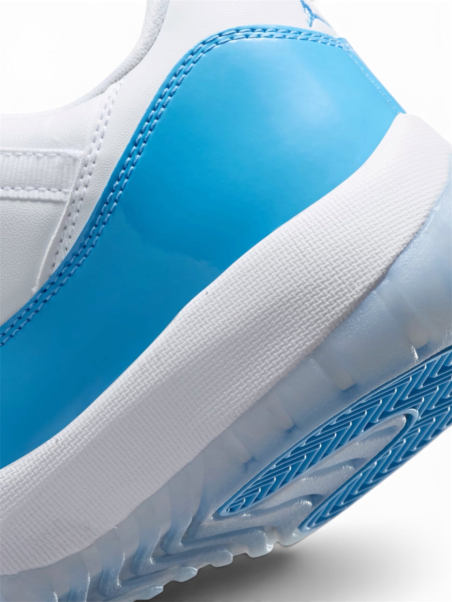 AIR JORDAN 11 RETRO LOW "UNIVERSITY BLUE"