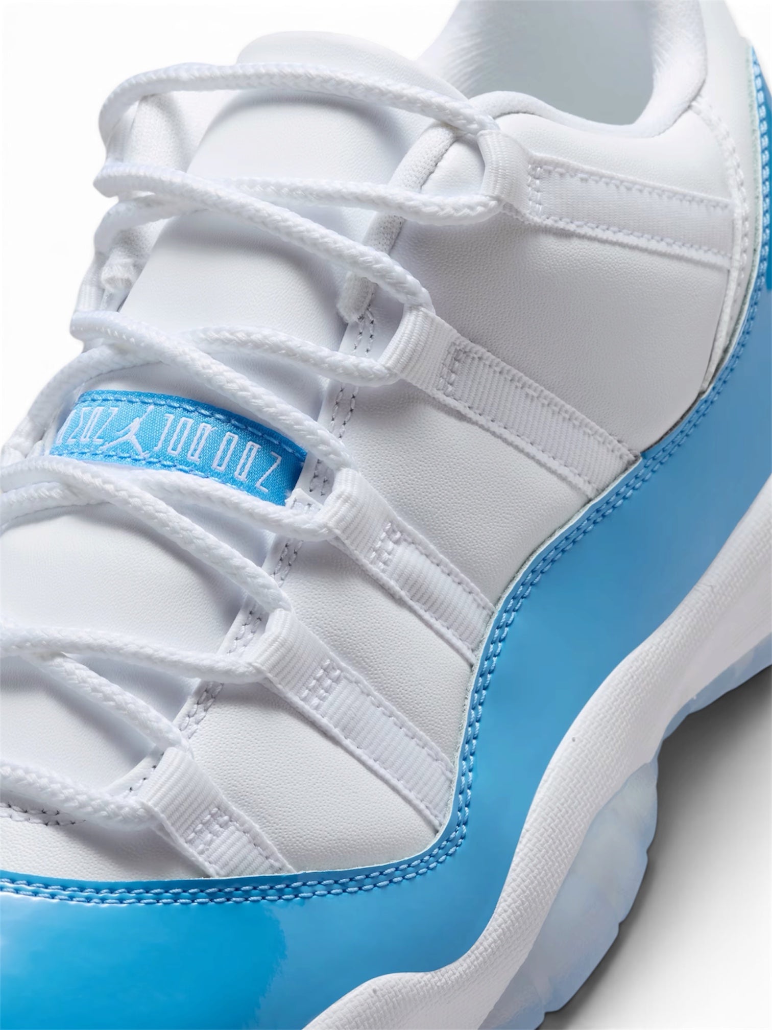 AIR JORDAN 11 RETRO LOW "UNIVERSITY BLUE"